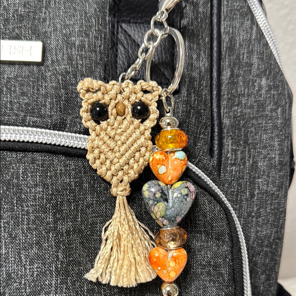 🦉 Handcrafted Owl Keychain – Macramé & Beaded Heart Accents - Picture 3 of 8